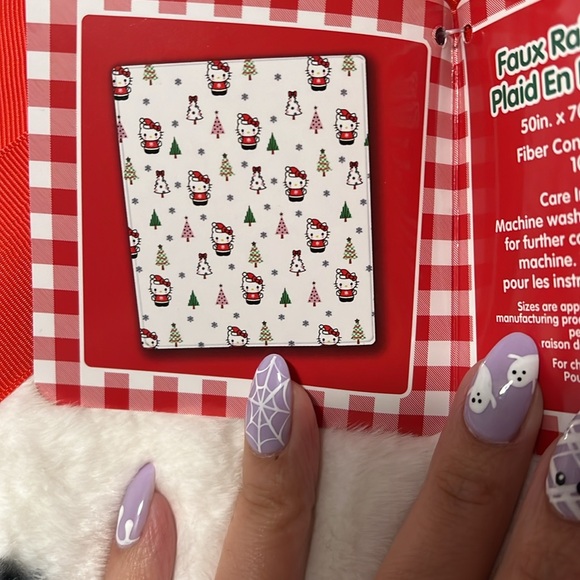 Hello Kitty Faux Rabbit Fur Throw - Picture 4 of 5